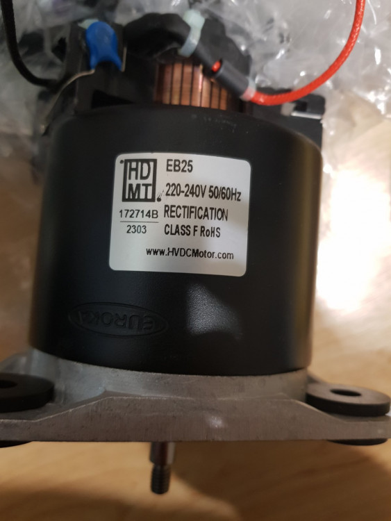 Двигатель для соковыж. EB25 240V Braun 7322510264 81345918 
